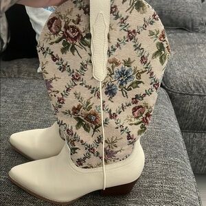 Floral Embroidered Women's Boots